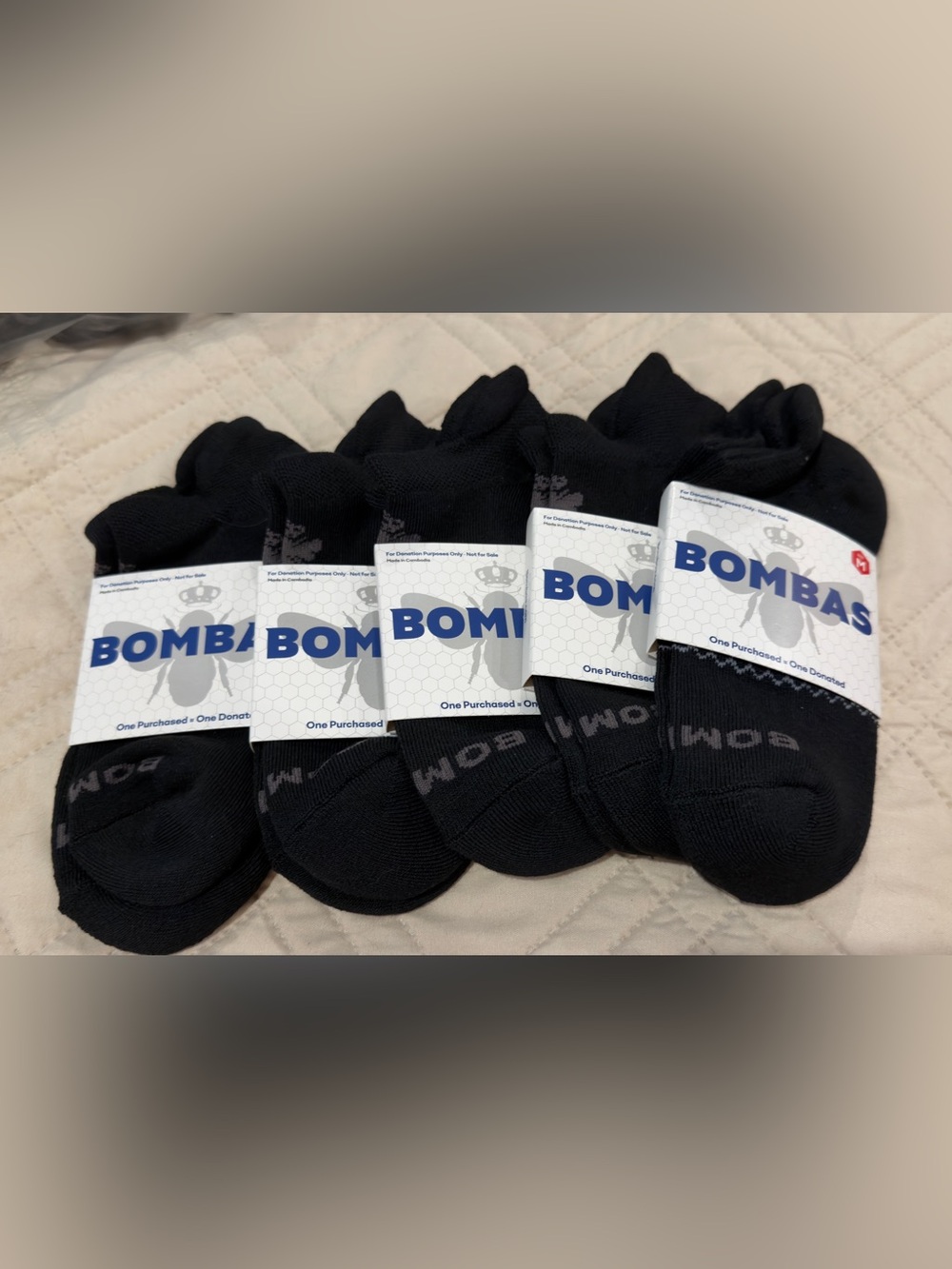 5 pair Brand New Bombas Black ankle socks size Medium